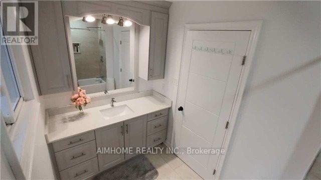 655 Brougham Place, Mississauga, Ontario  L5B 2Z5 - Photo 11 - W12113400