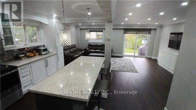 655 Brougham Place, Mississauga, Ontario  L5B 2Z5 - Photo 2 - W12113400