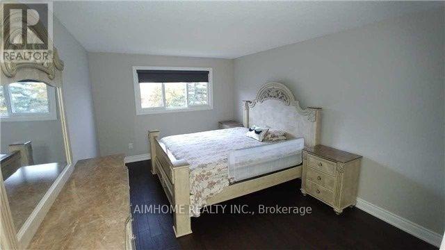 655 Brougham Place, Mississauga, Ontario  L5B 2Z5 - Photo 6 - W12113400