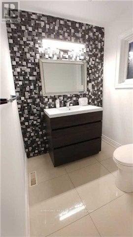 655 Brougham Place, Mississauga, Ontario  L5B 2Z5 - Photo 7 - W12113400