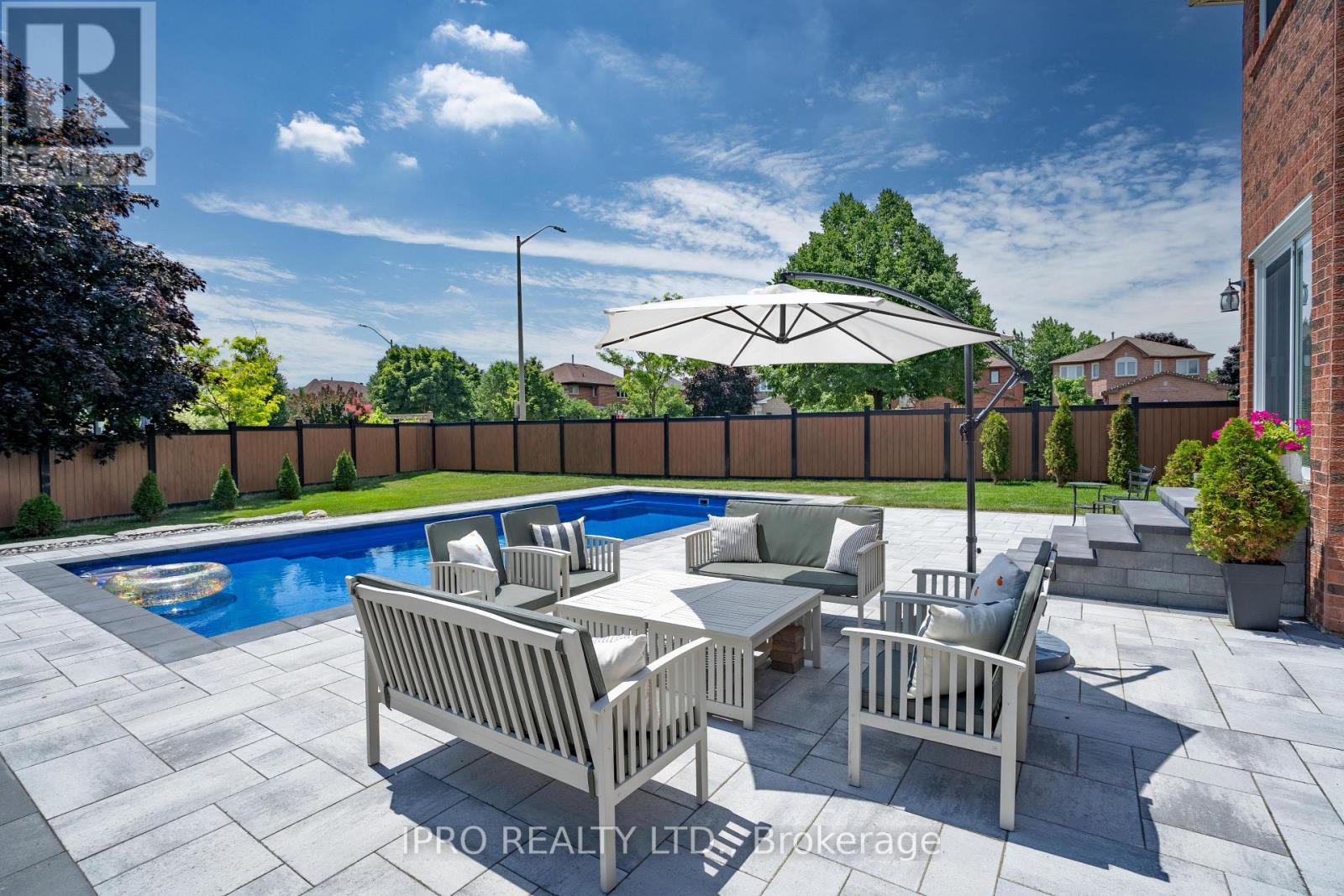 2 Smith Drive, Halton Hills, Ontario  L7G 5K6 - Photo 8 - W12113407