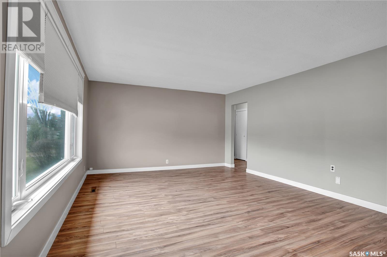 2618 Clarence Avenue S, Saskatoon, Saskatchewan  S7J 1M4 - Photo 4 - SK004171