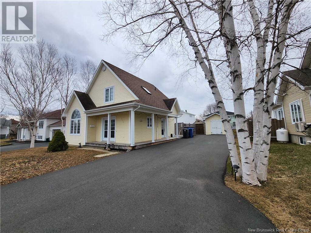 875 Roussy, Bathurst, New Brunswick  E2A 4W5 - Photo 2 - NB117384