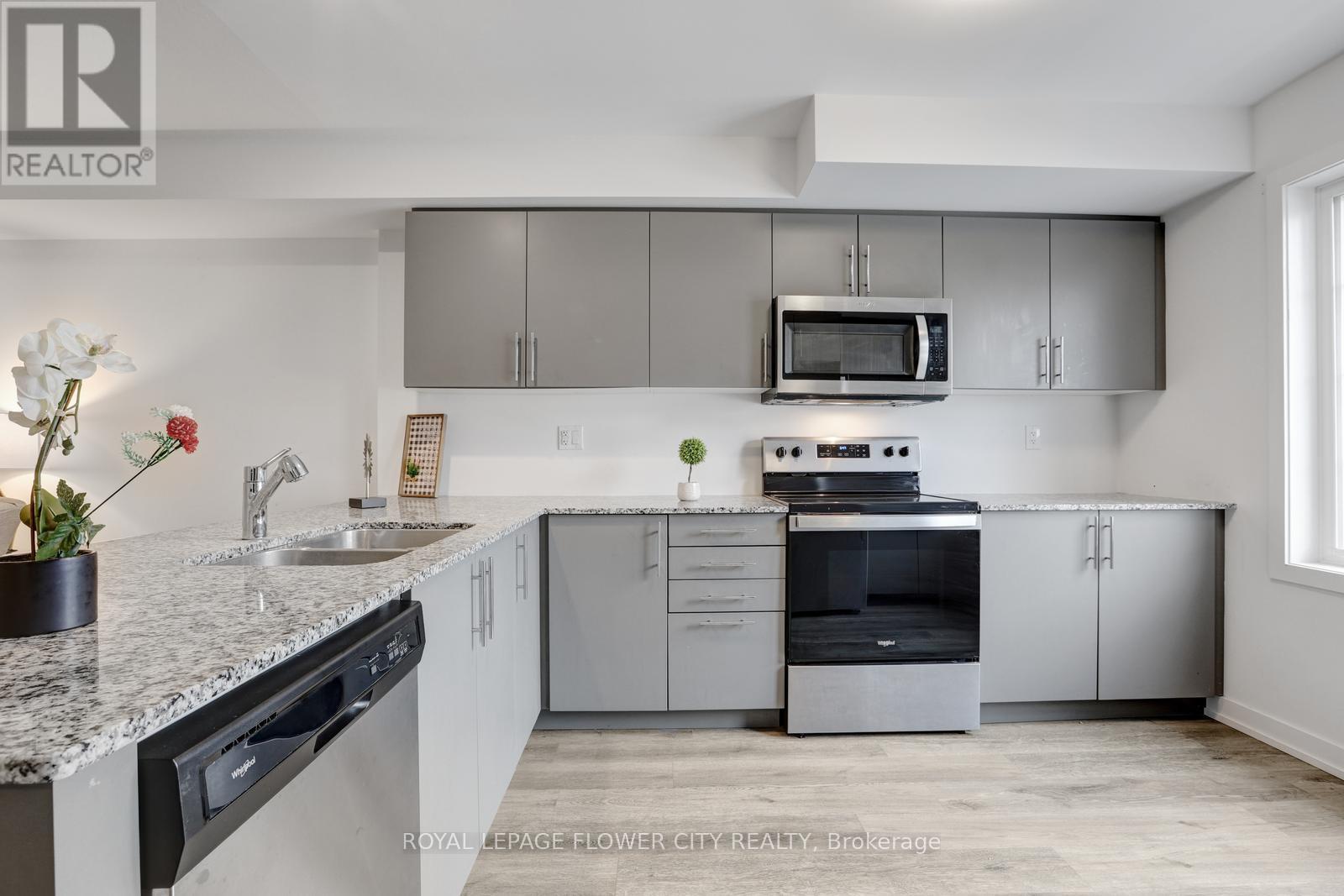 16 - 205 West Oak Trail, Kitchener, Ontario  N2R 0R9 - Photo 21 - X12113383