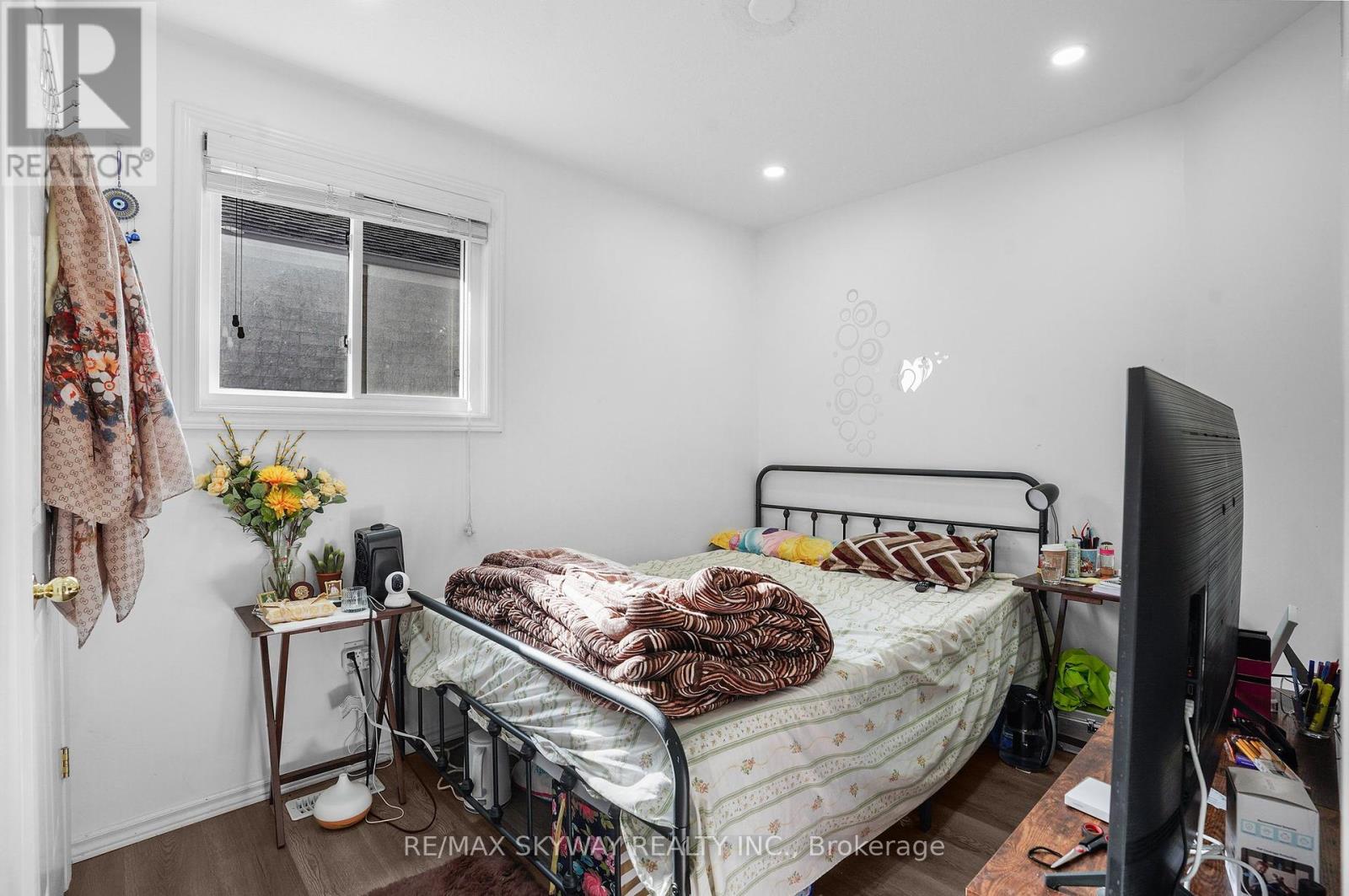 8 Bradley Lane, Brantford, Ontario  N3T 6R5 - Photo 13 - X12113393