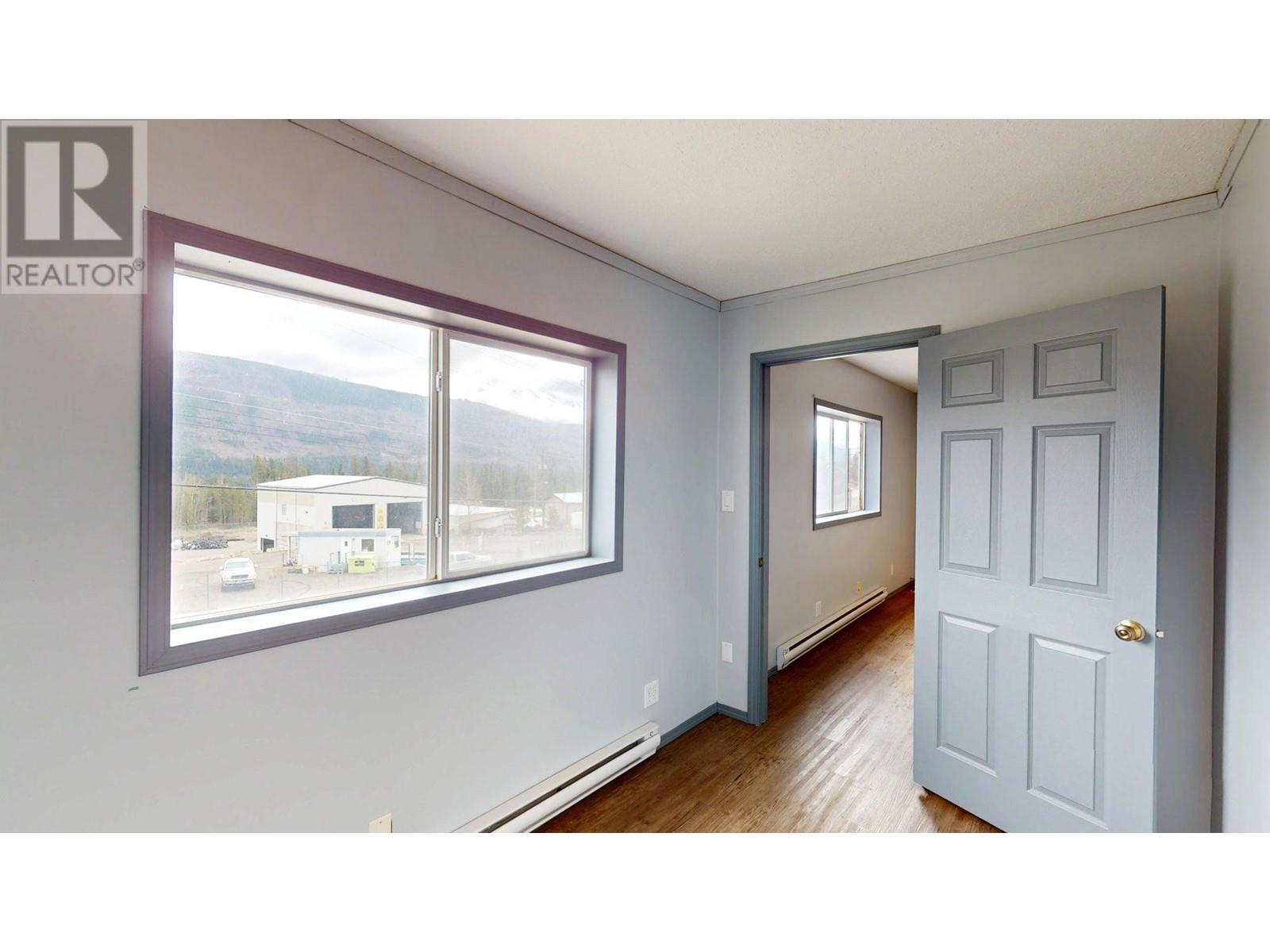 7 Inkaneep Road, Elkford, British Columbia  V0B 1H0 - Photo 30 - 10344911