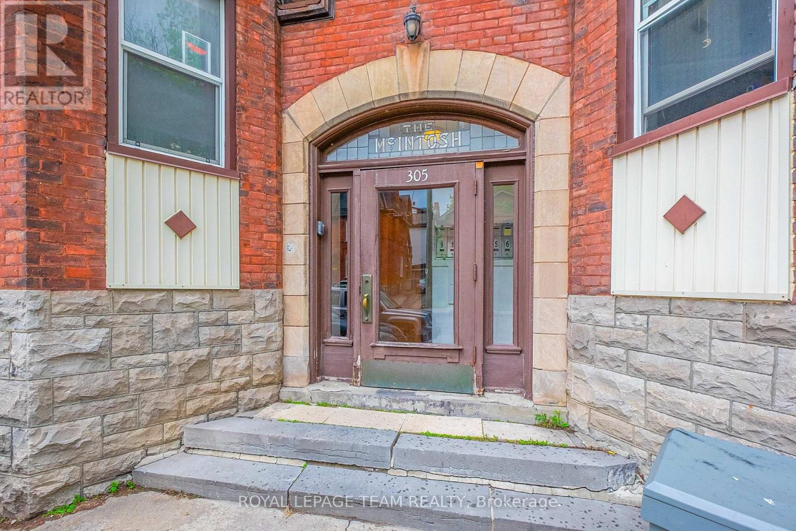 305 Waverley Street, Ottawa, Ontario  K2P 0V9 - Photo 2 - X12025303