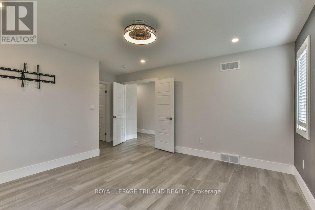 51 Elliott Street, Strathroy-Caradoc, Ontario N7G 3H4 - Photo 24 - X12113515