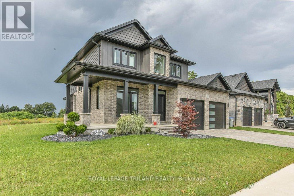 51 Elliott Street, Strathroy-Caradoc, Ontario N7G 3H4 - Photo 4 - X12113515