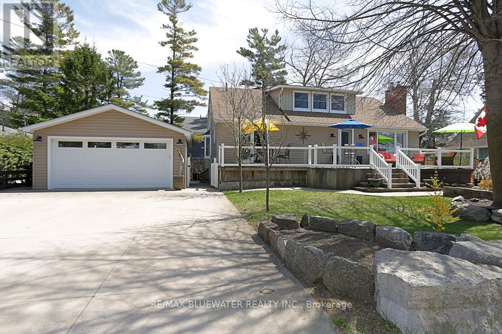 46 HILL STREET, Lambton Shores, Ontario