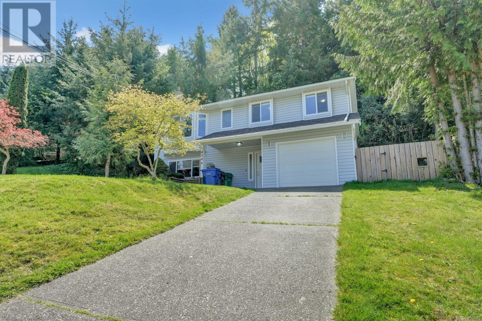 Property at 4546 Woodwinds Cres image 1