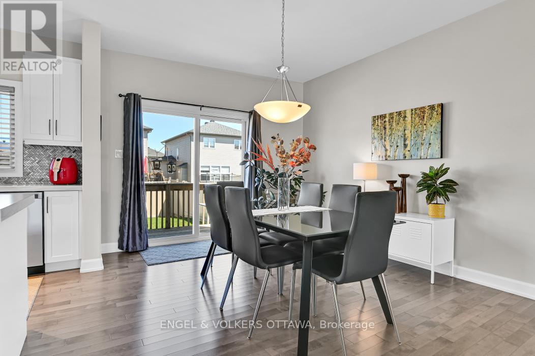 313 St Tropez Street, Russell, Ontario  K0A 1W0 - Photo 10 - X12113483