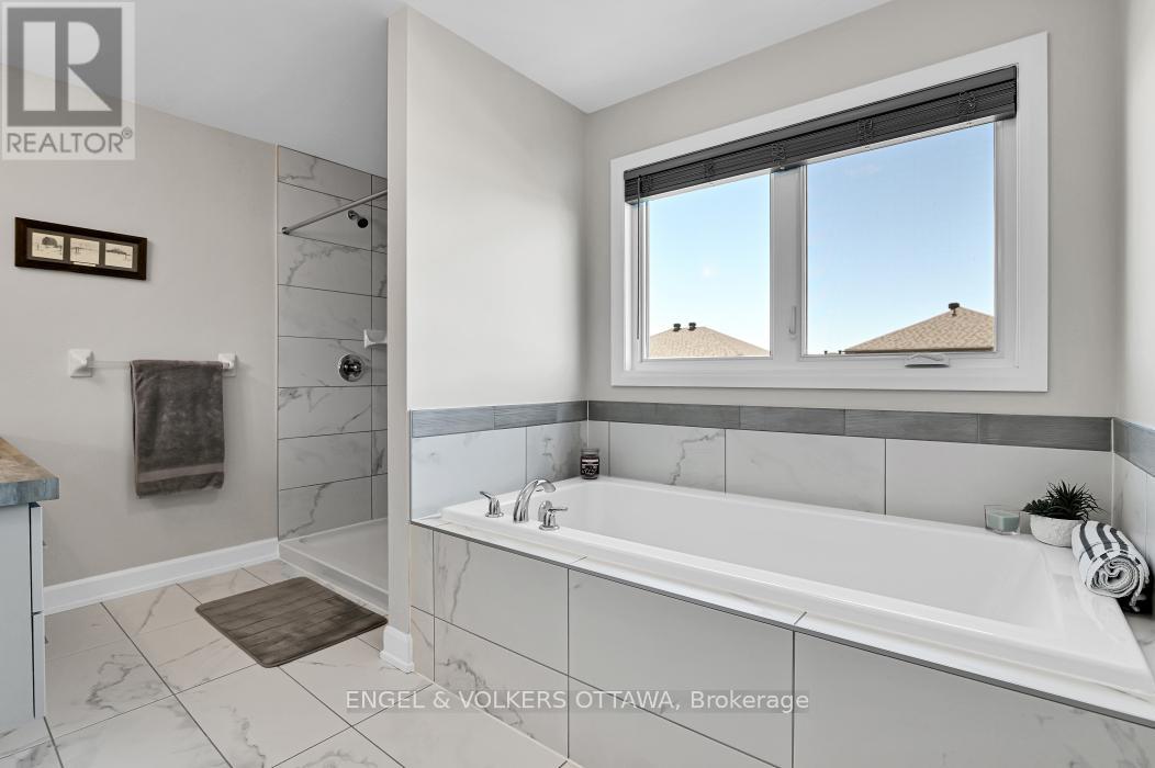 313 St Tropez Street, Russell, Ontario  K0A 1W0 - Photo 17 - X12113483
