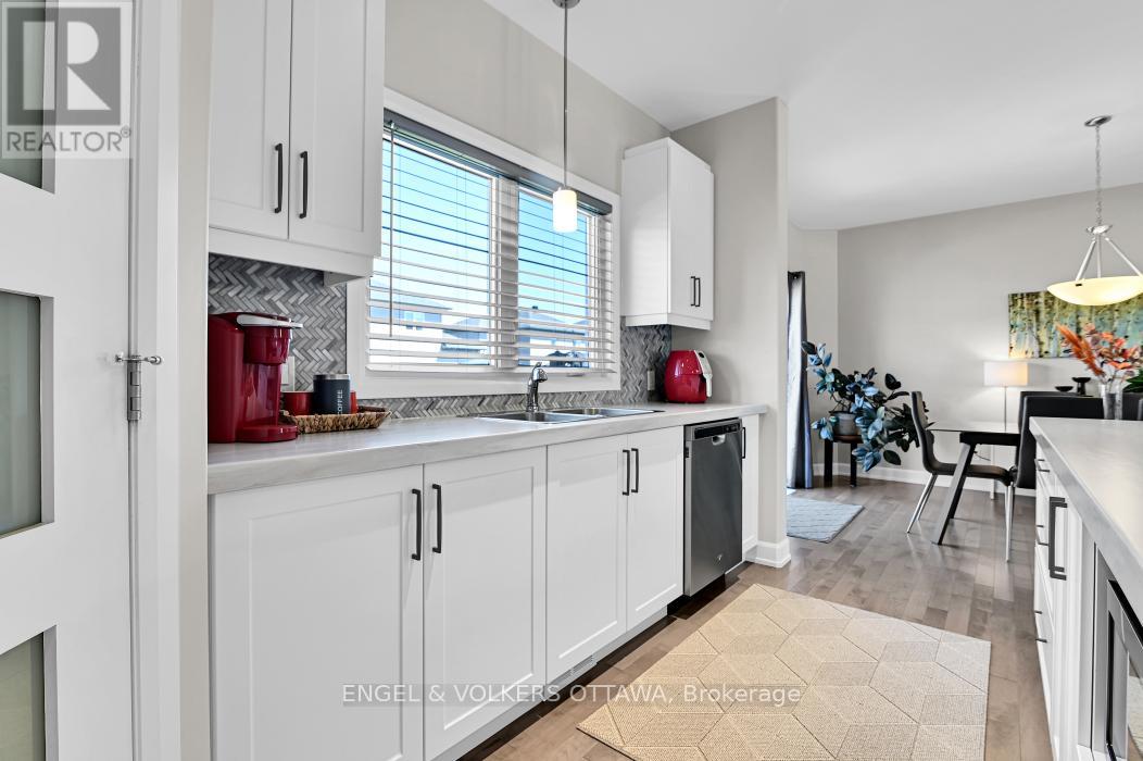 313 St Tropez Street, Russell, Ontario  K0A 1W0 - Photo 8 - X12113483