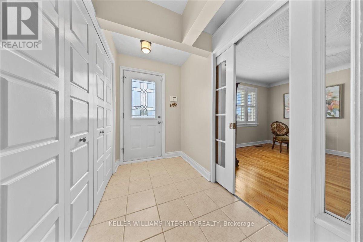 165 Dahlia Avenue, Ottawa, Ontario  K1H 6G1 - Photo 2 - X12113514