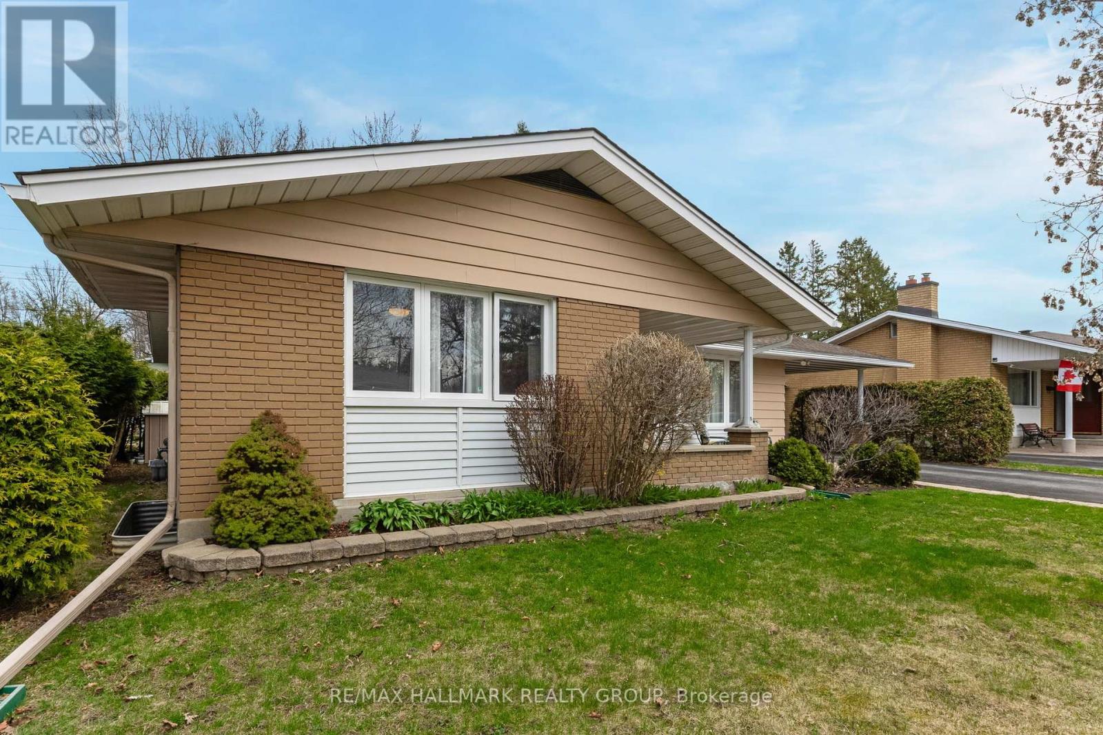 Property at 1055 WISEMAN CRESCENT image 2