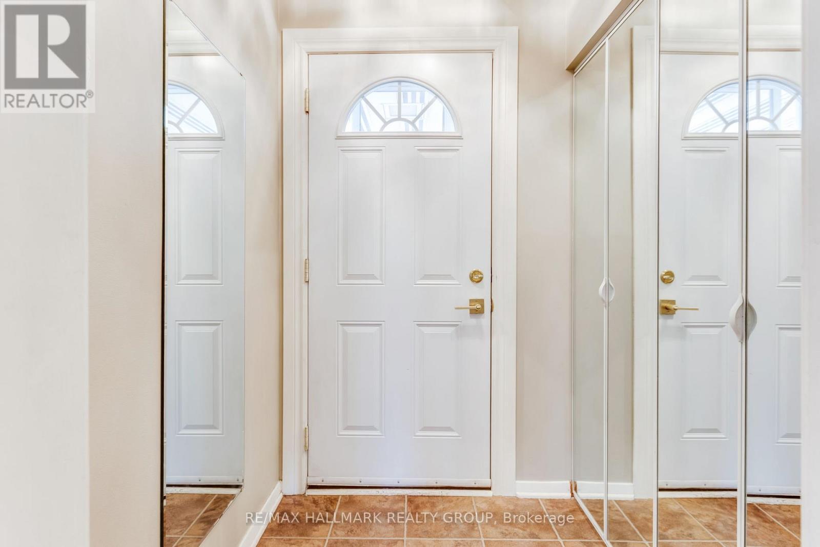Property at 1055 WISEMAN CRESCENT image 4