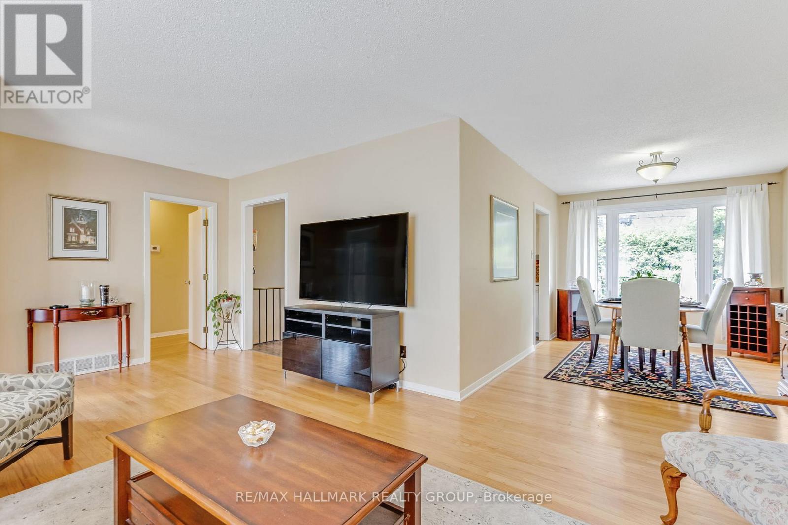 1055 Wiseman Crescent, Ottawa, Ontario  K1V 8J3 - Photo 7 - X12113518