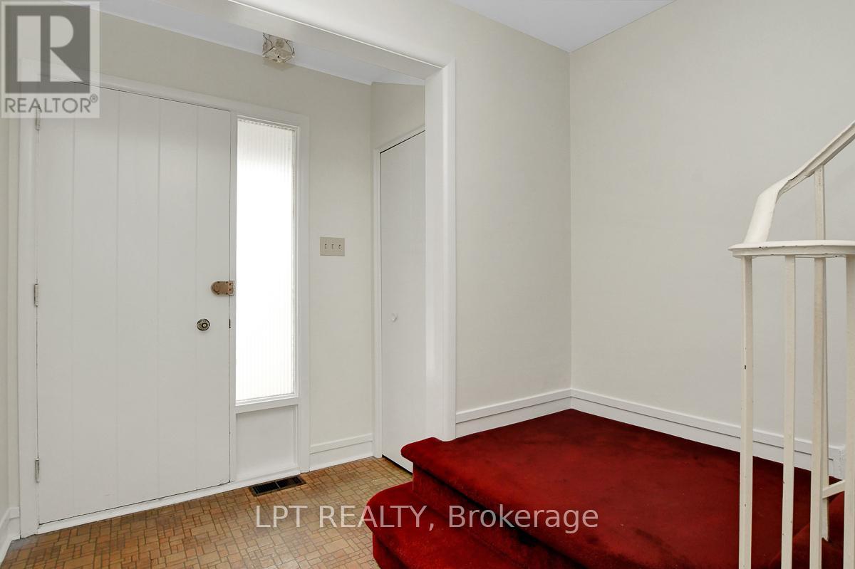 2412 Rosewood Avenue, Ottawa, Ontario  K2B 7L4 - Photo 3 - X12113523