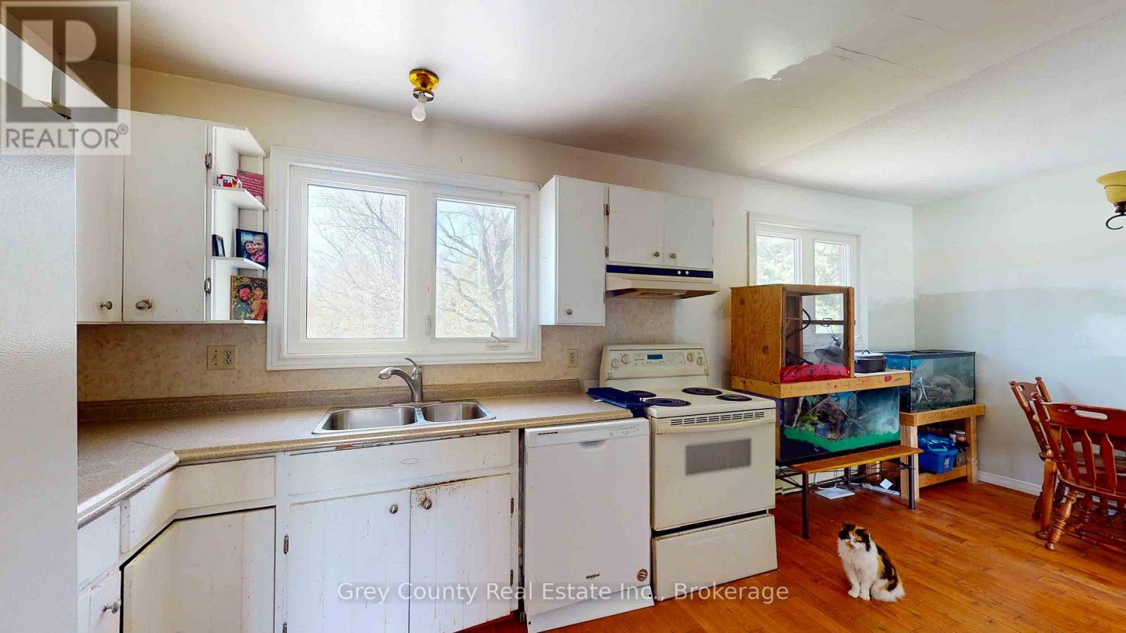 102 Glenwood Place, West Grey, Ontario  N0C 1H0 - Photo 13 - X12113548