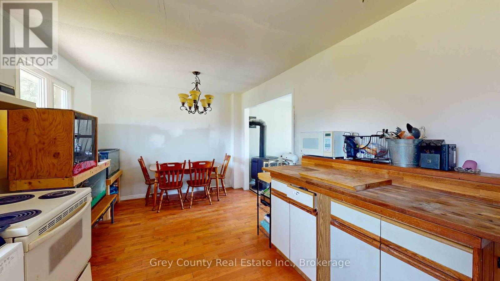 102 Glenwood Place, West Grey, Ontario  N0C 1H0 - Photo 14 - X12113548