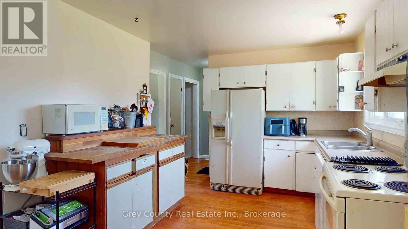 102 Glenwood Place, West Grey, Ontario  N0C 1H0 - Photo 15 - X12113548