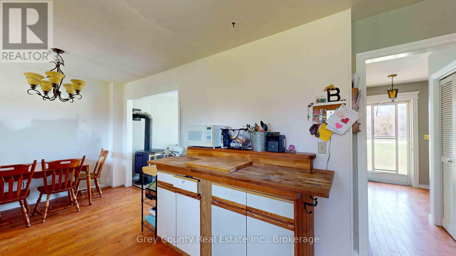 102 Glenwood Place, West Grey, Ontario  N0C 1H0 - Photo 16 - X12113548