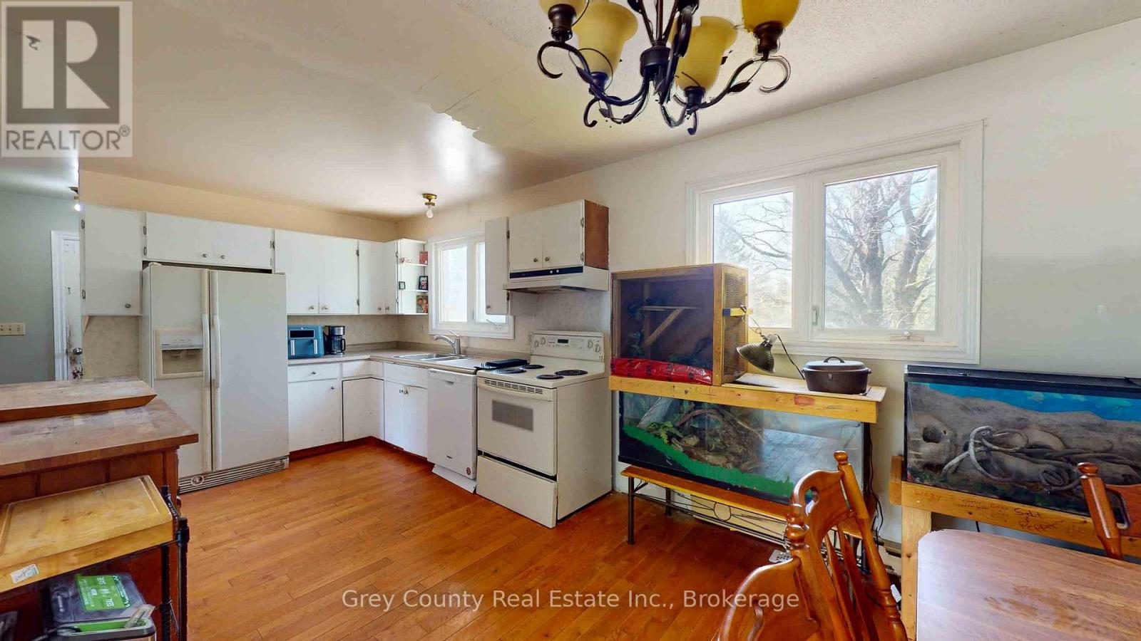 102 Glenwood Place, West Grey, Ontario  N0C 1H0 - Photo 18 - X12113548