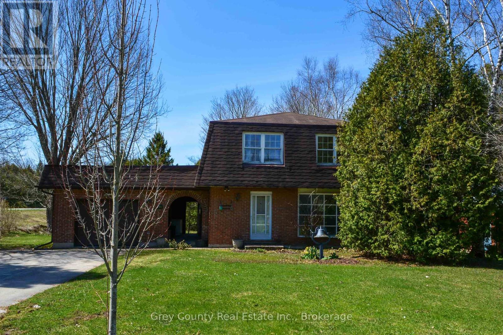 102 Glenwood Place, West Grey, Ontario  N0C 1H0 - Photo 3 - X12113548