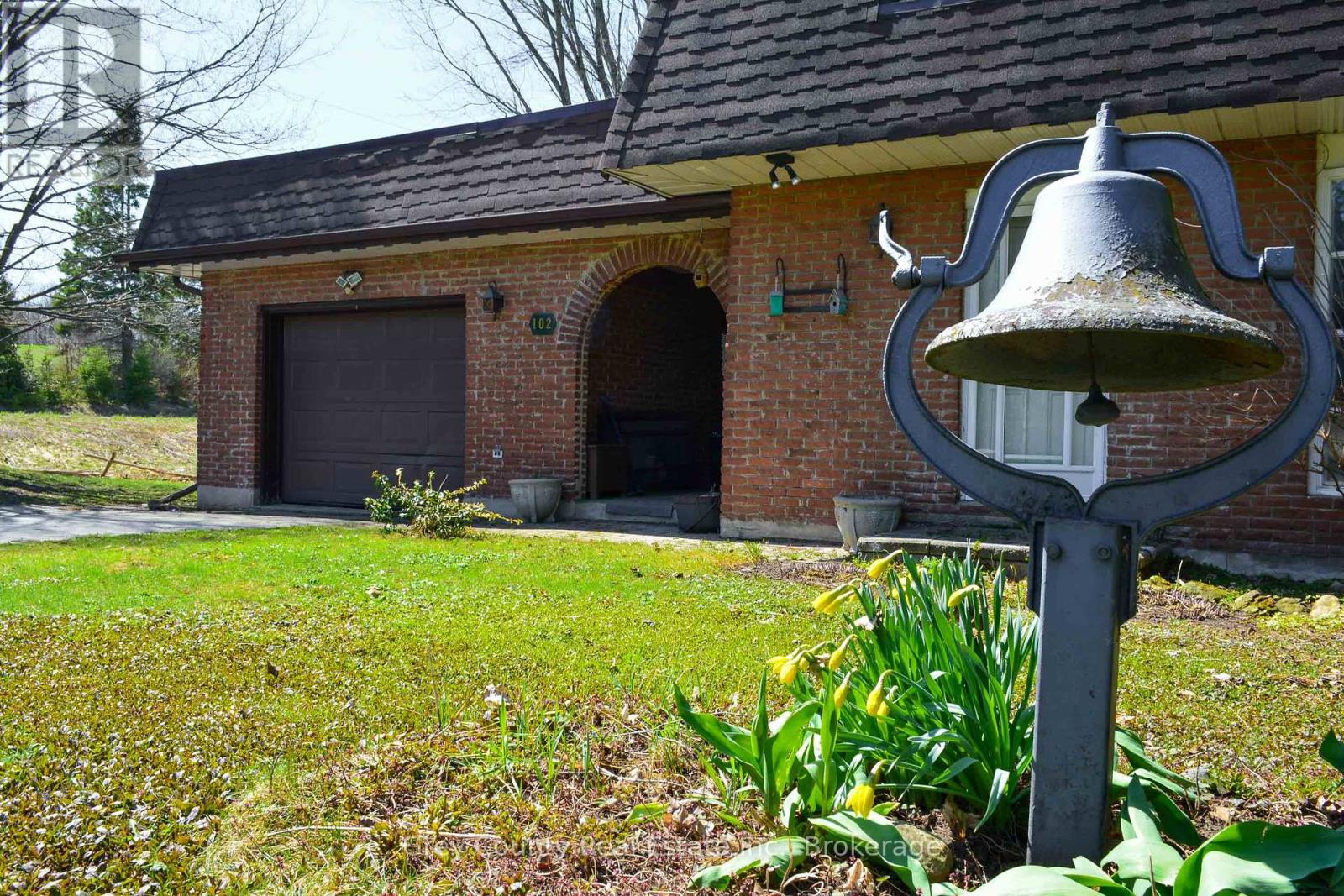 102 Glenwood Place, West Grey, Ontario  N0C 1H0 - Photo 30 - X12113548