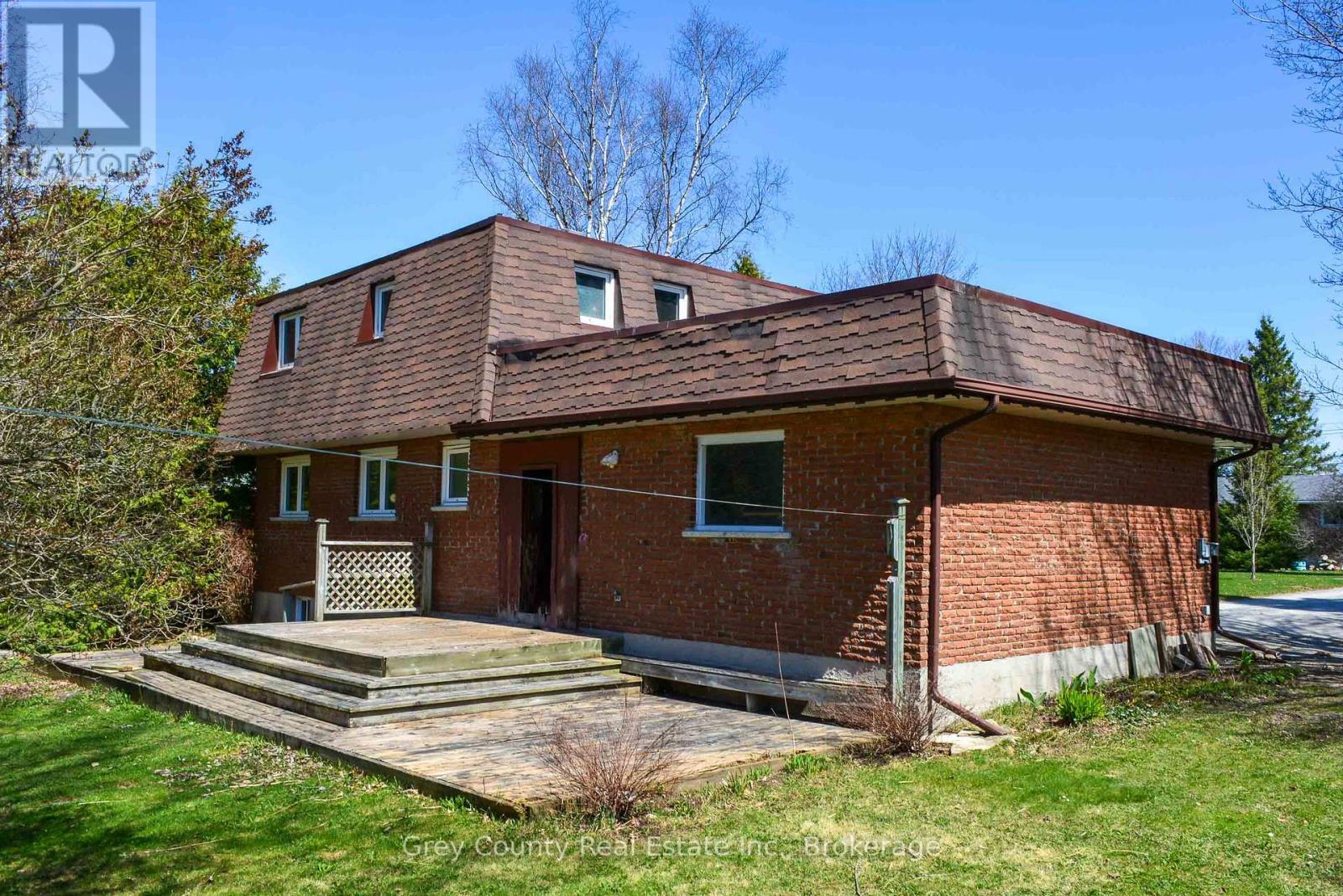 102 Glenwood Place, West Grey, Ontario  N0C 1H0 - Photo 4 - X12113548