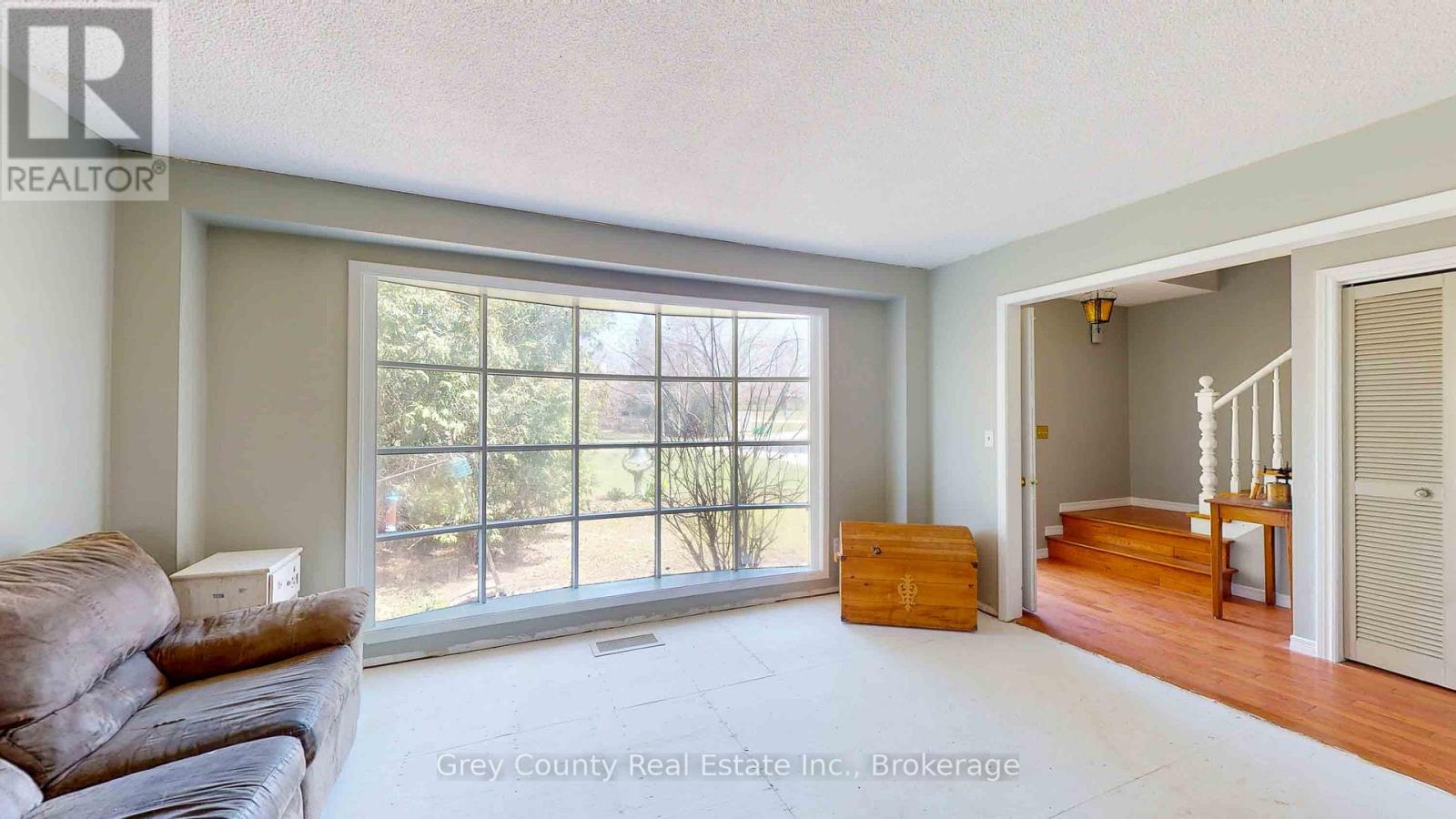 102 Glenwood Place, West Grey, Ontario  N0C 1H0 - Photo 8 - X12113548