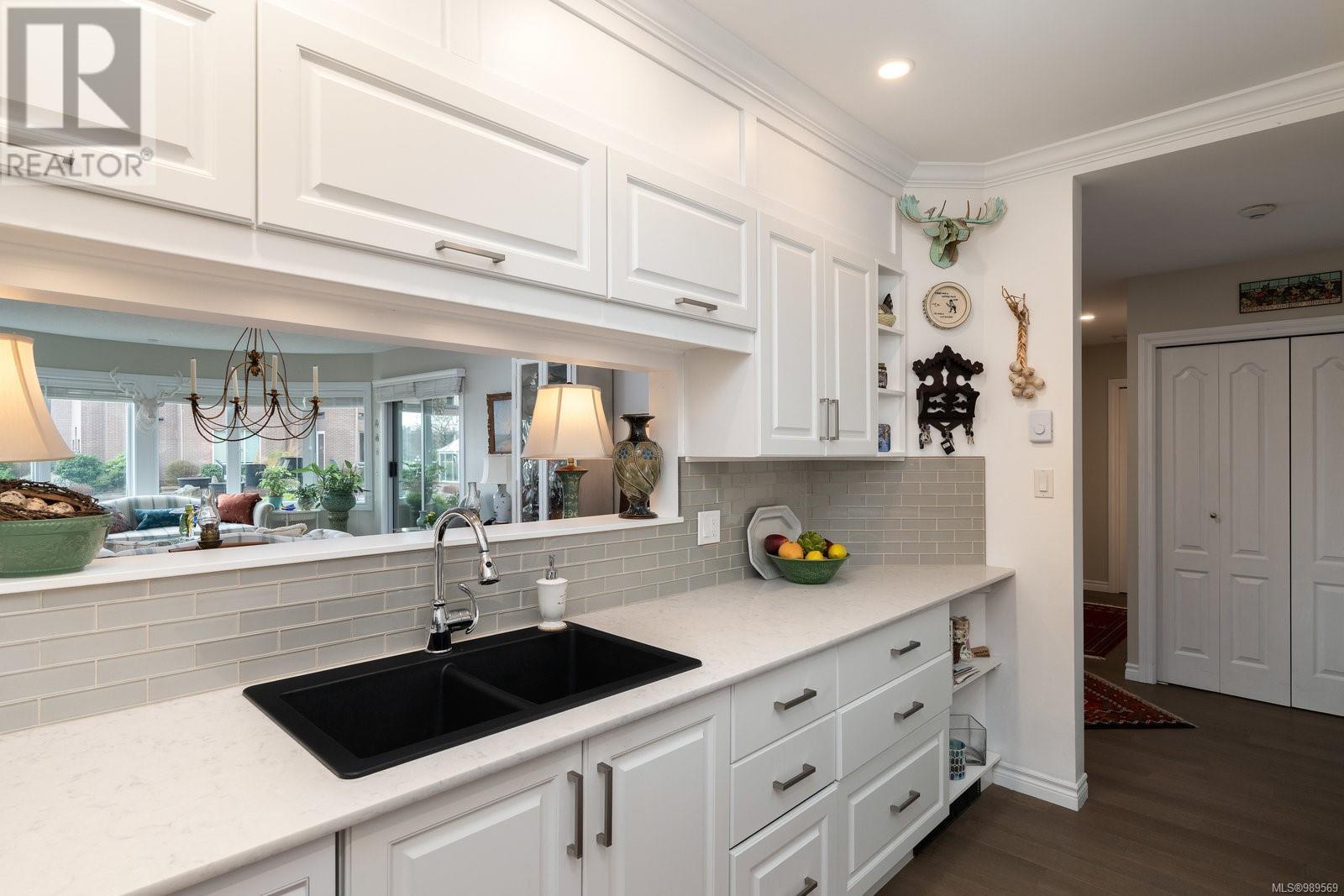 114 50 Songhees Rd, Victoria, British Columbia  V9A 7J4 - Photo 16 - 989569