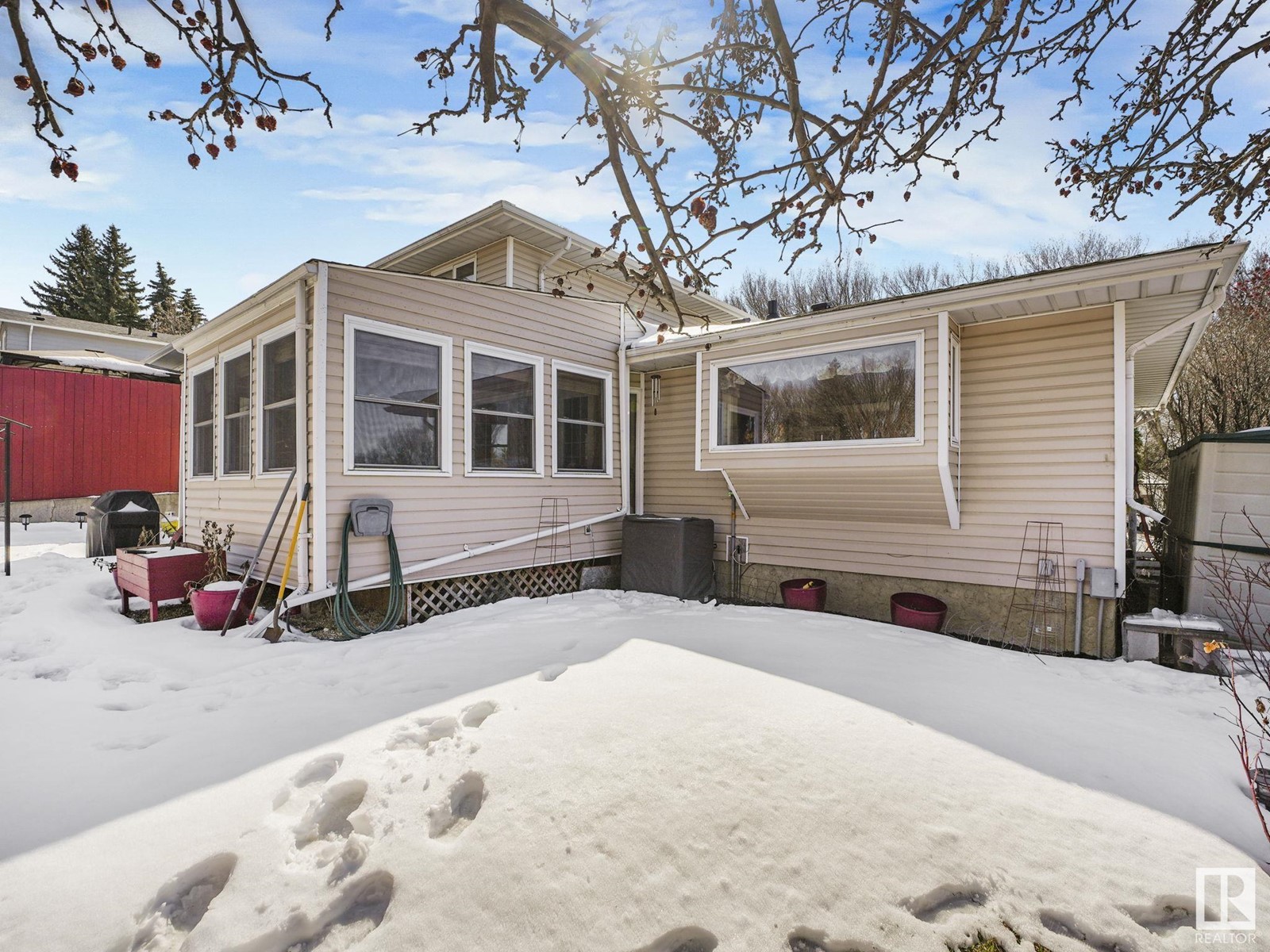 Property at 49 Burnham PL image 3
