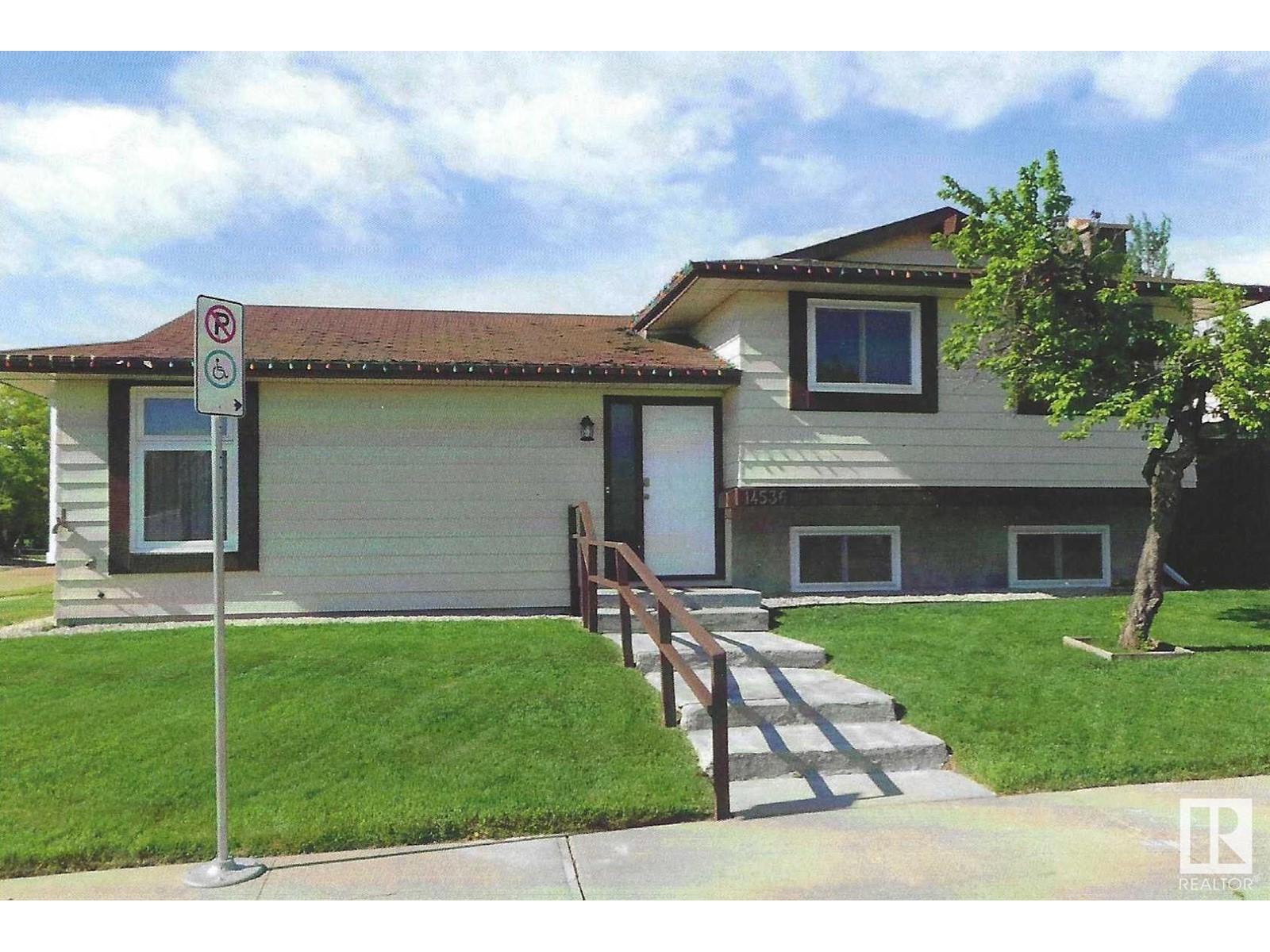 Property at 14536 26 ST NW image 1