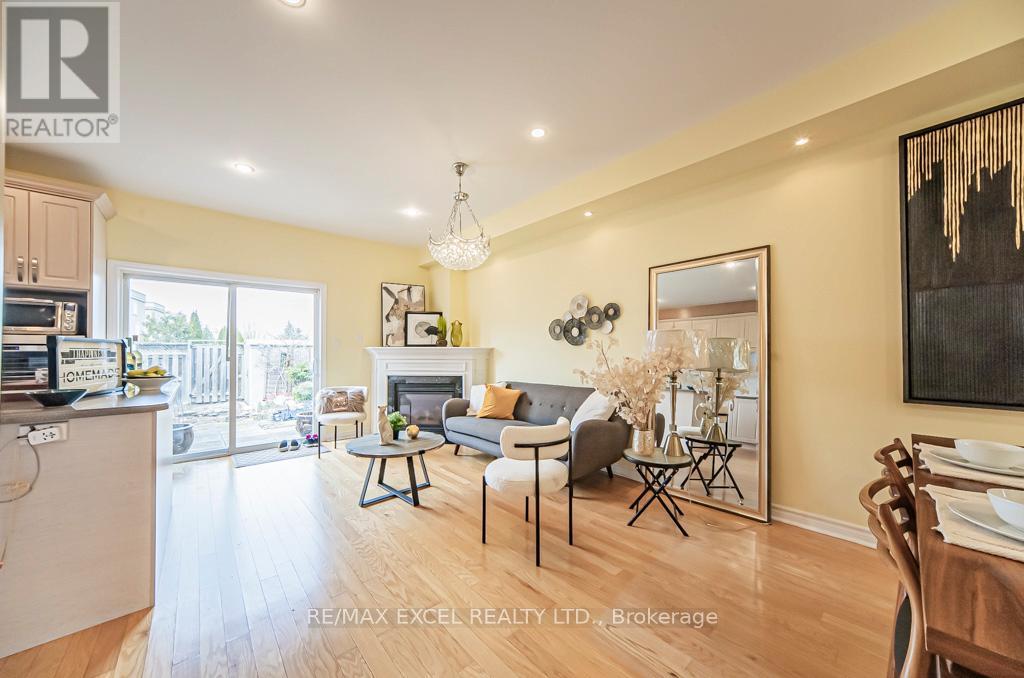 28 Bond Avenue, Toronto, Ontario  M3B 3R8 - Photo 12 - C12113474