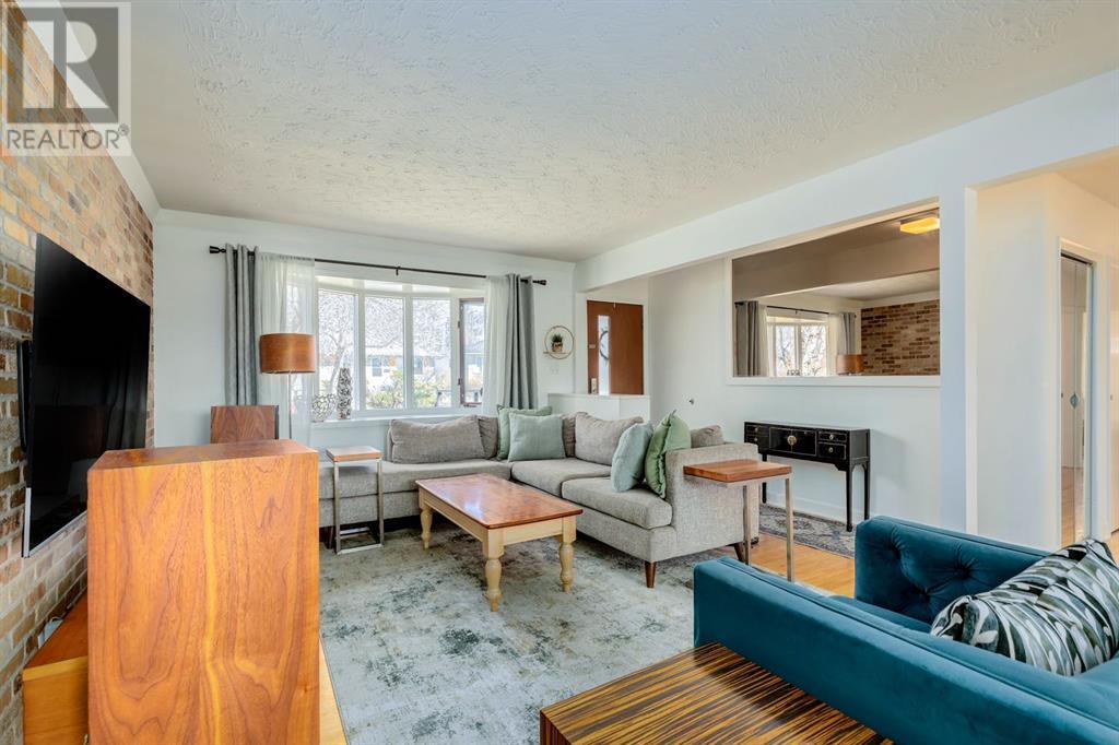Property at 3211 27 Street SW image 3