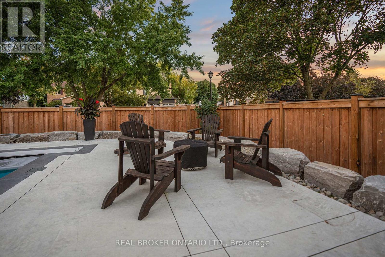 3 Oak Ridge Court, East Gwillimbury, Ontario  L9N 1E4 - Photo 41 - N12113513