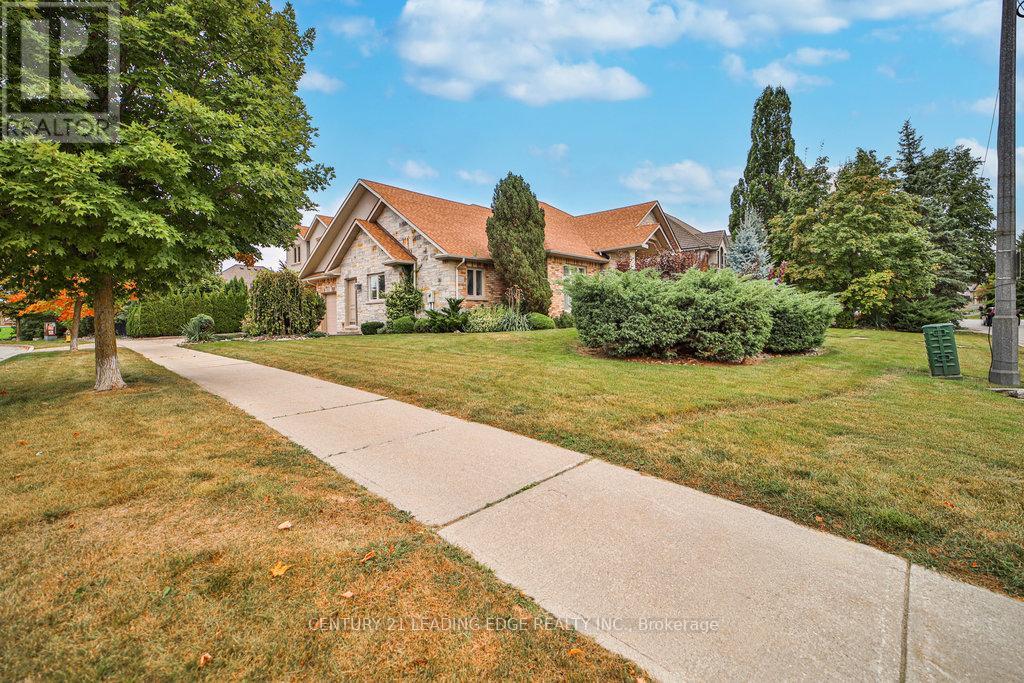 Property at 7 LONGVIEW CRESCENT image 4