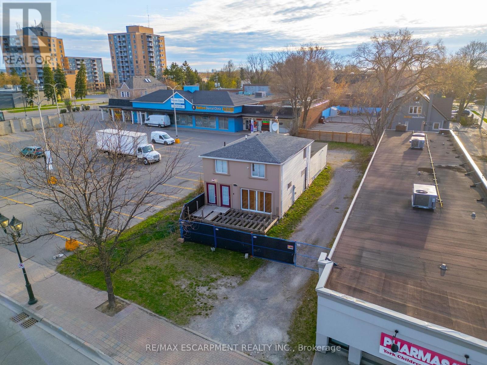 10329 Yonge Street, Richmond Hill, Ontario  L4C 3C1 - Photo 3 - N12113554