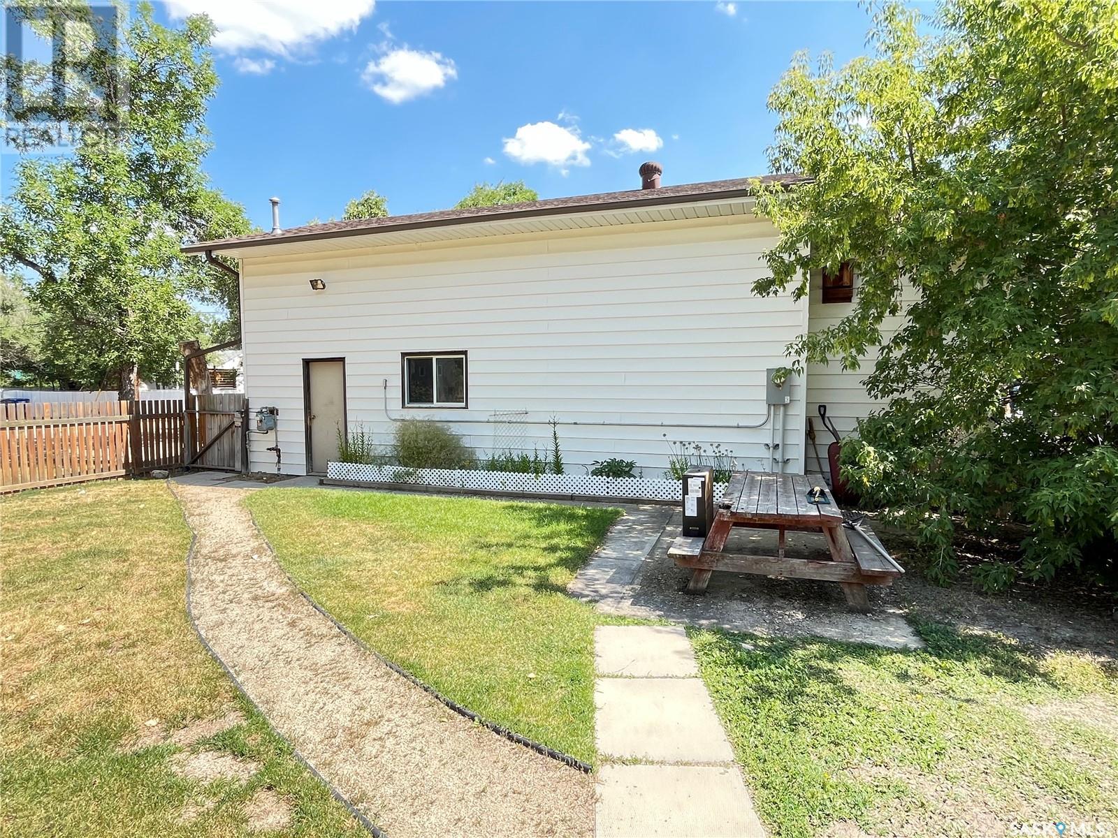202 Hood Street, Maple Creek, Saskatchewan  S0N 1N0 - Photo 34 - SK004172