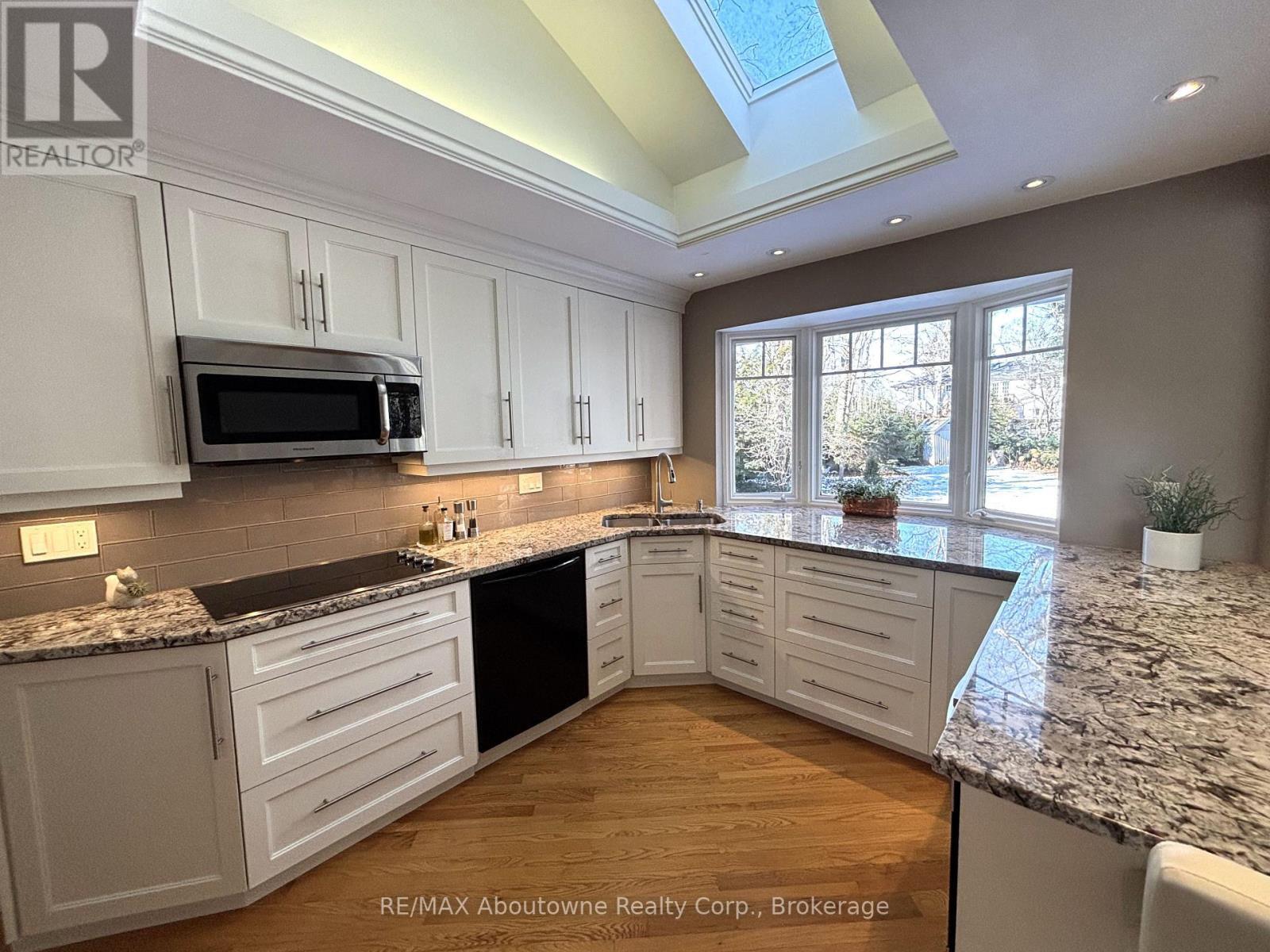 177 Viewbank Crescent, Oakville, Ontario  L6L 1R3 - Photo 6 - W11992779