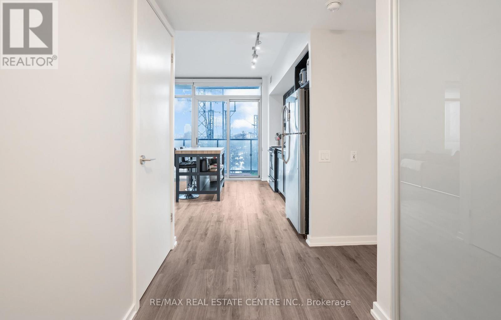 303 - 105 The Queensway Avenue, Toronto, Ontario  M6S 5B5 - Photo 11 - W12113468