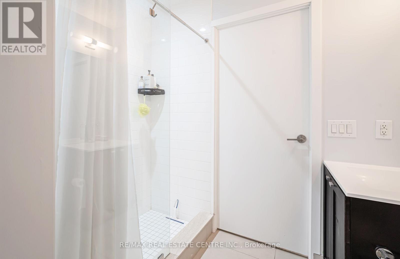 303 - 105 The Queensway Avenue, Toronto, Ontario  M6S 5B5 - Photo 32 - W12113468