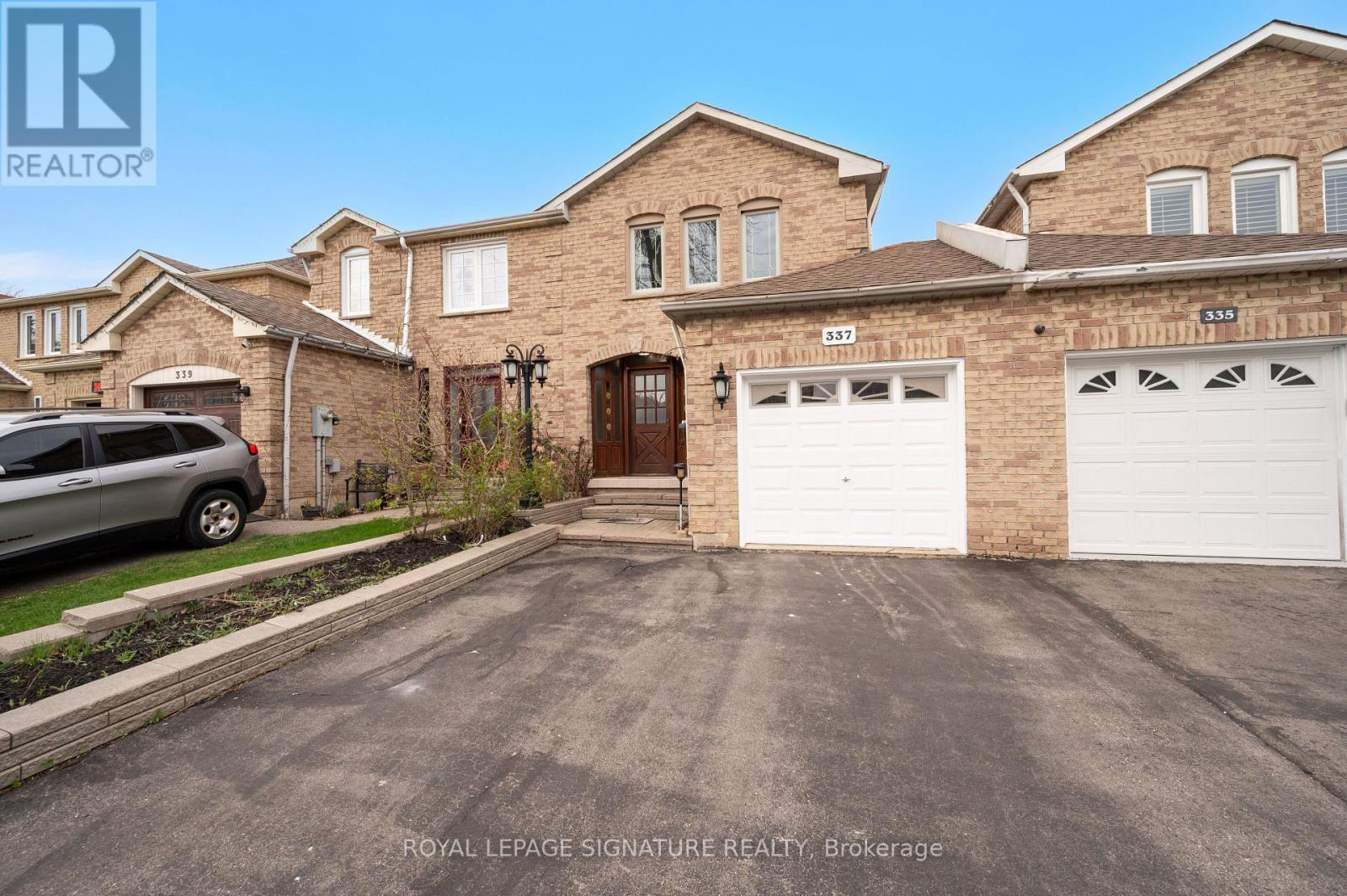 337 Assiniboine Trail, Mississauga, Ontario  L5R 2Y2 - Photo 2 - W12113489