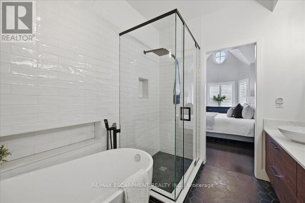2 - 117 Nelson Street, Oakville, Ontario  L6L 3J1 - Photo 24 - W12113517
