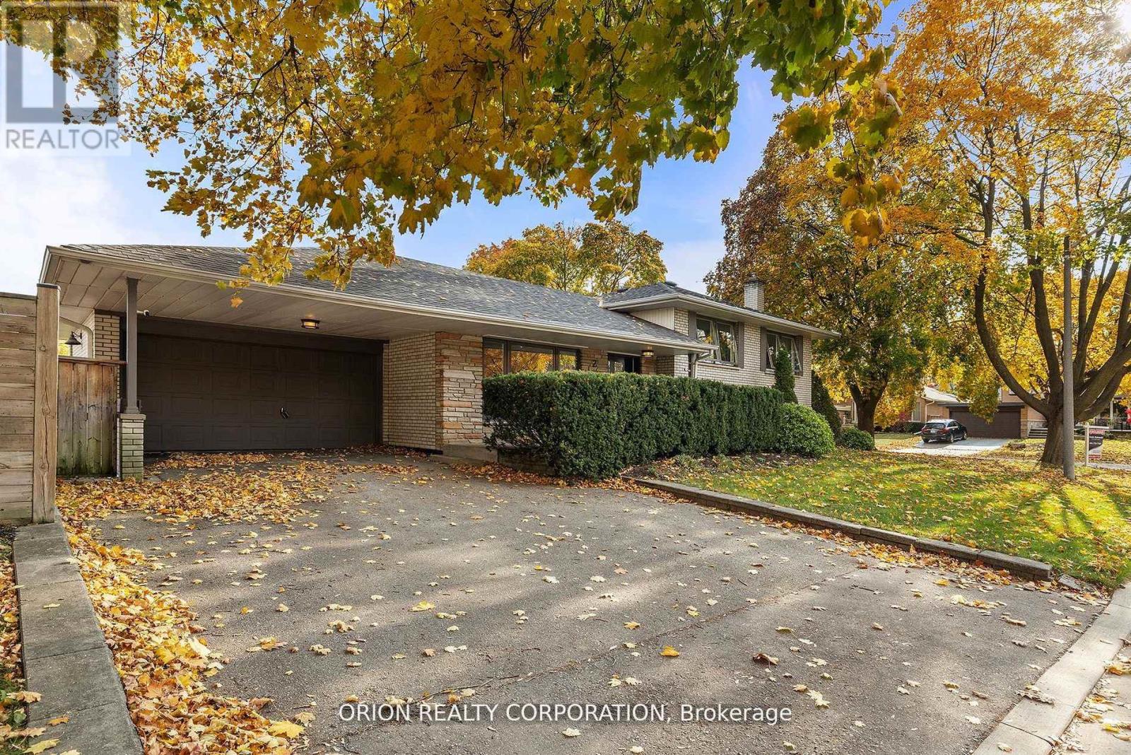 2 Ashmount Crescent, Toronto, Ontario  M9R 1C7 - Photo 3 - W12113529