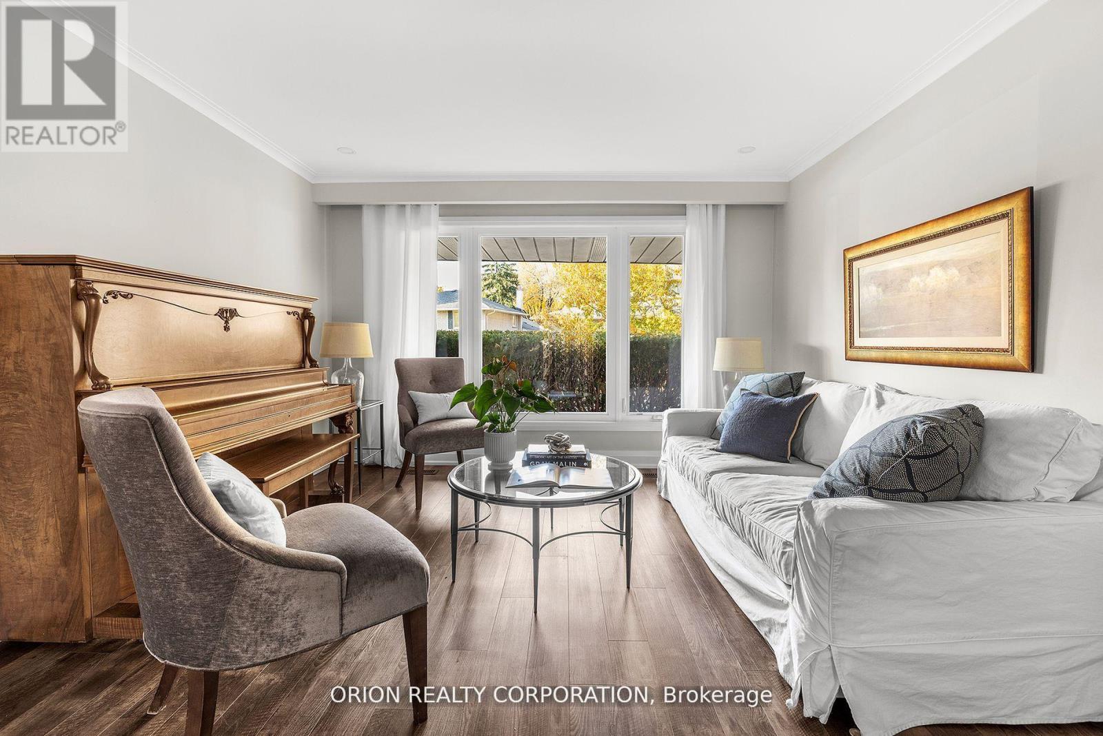 2 Ashmount Crescent, Toronto, Ontario  M9R 1C7 - Photo 4 - W12113529