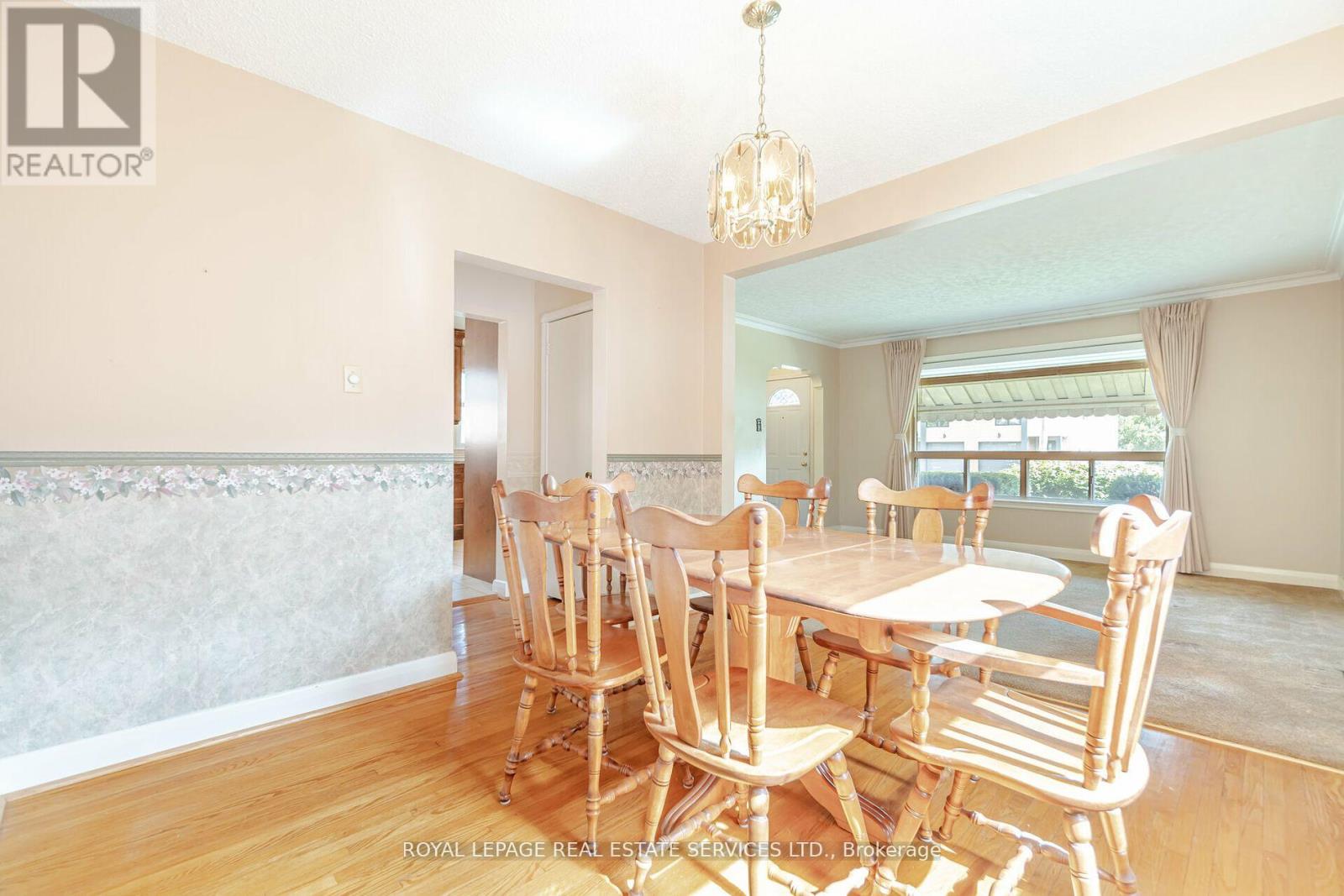 44 Maple Avenue N, Mississauga, Ontario  L5H 2S1 - Photo 11 - W12113540