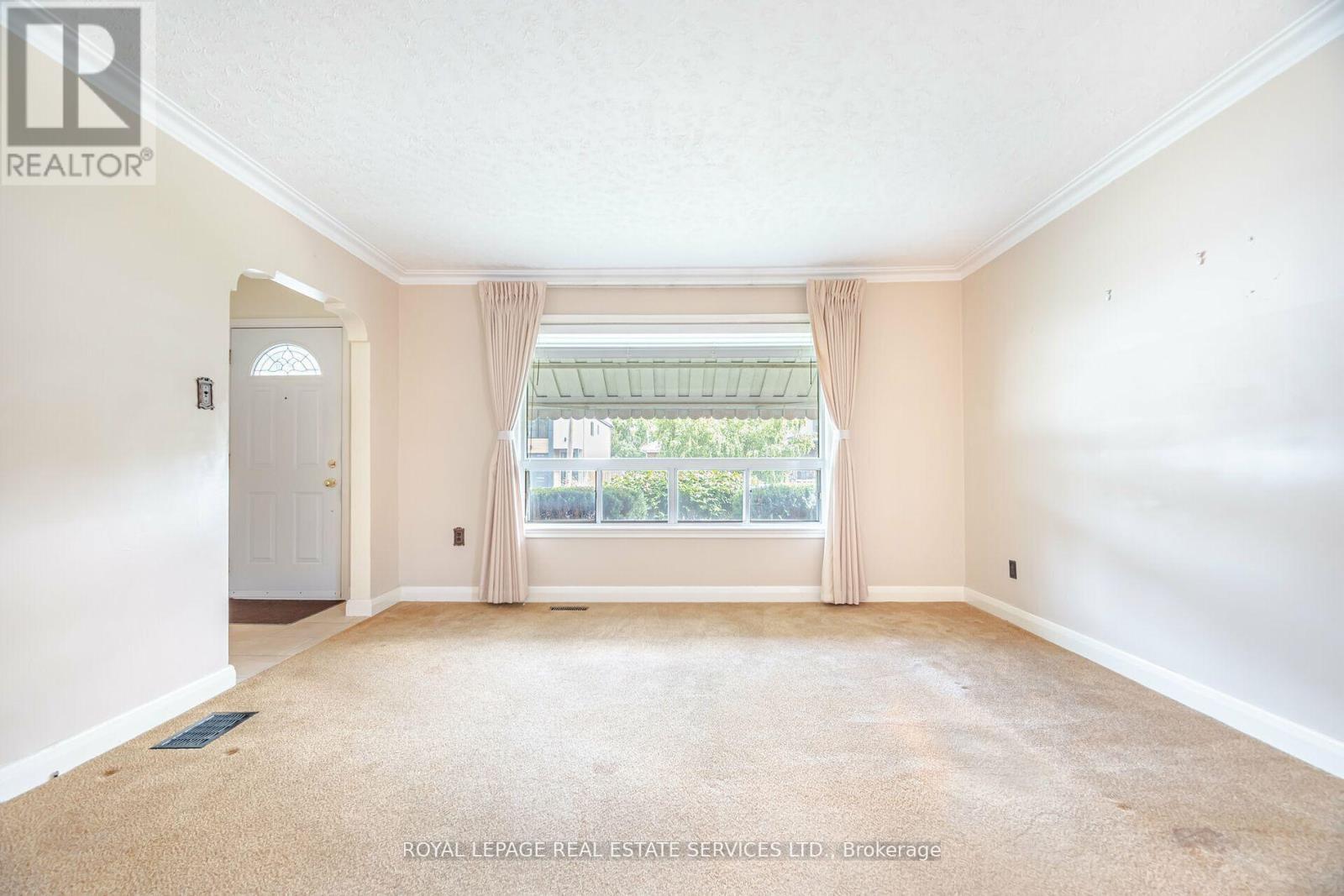 Property at 44 MAPLE AVENUE N image 5